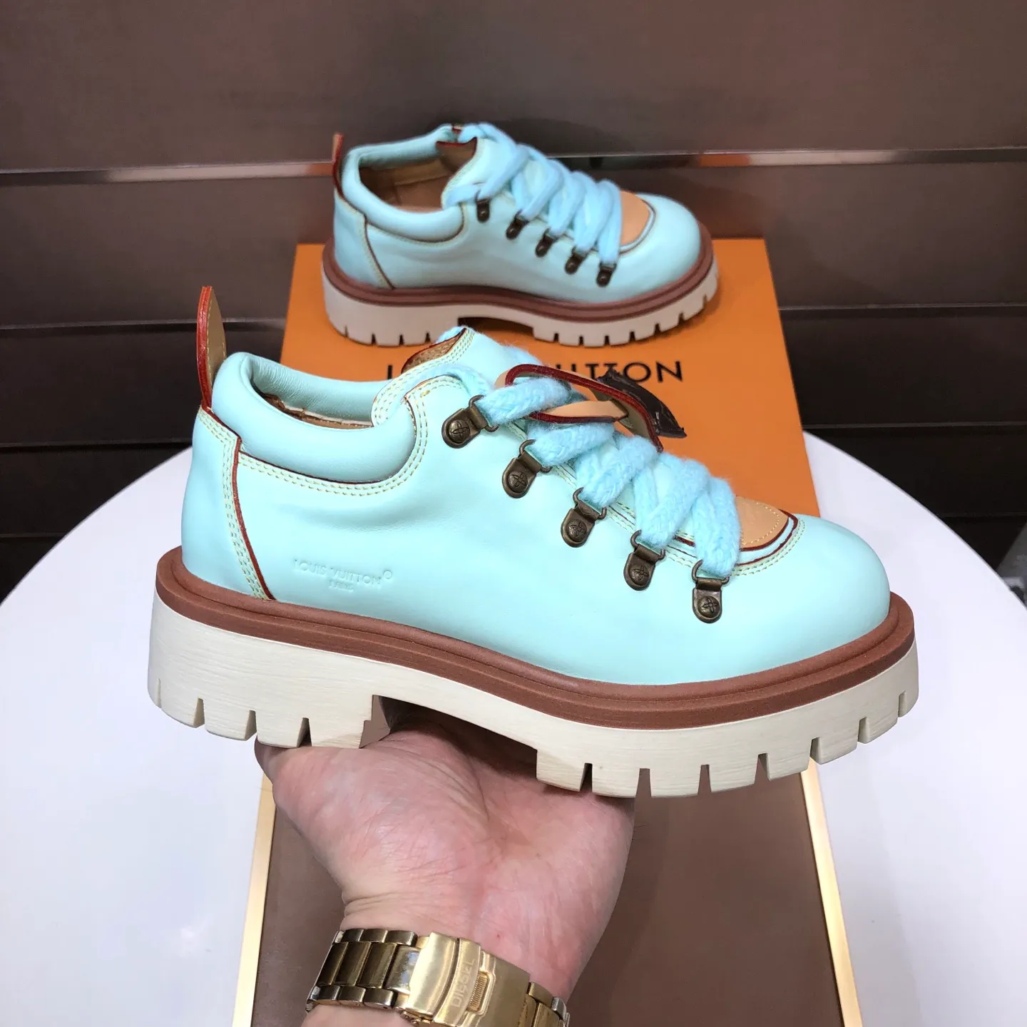 Men's shoes 💰660💰 LV Louis Vuitton 2025 autumn and winter new couple's new style, the original version is developed one to one, retro fashion, handsome and cool mountaineering derby shoes are out of stock 👍 💎 Material: imported first-layer cowhide 💎 Lining: imported lambskin 💎 Outsole: original molded TR non-slip sole 💎 Bottom height: 3.5cm 💎 Shoe size: 35-45 for both men and women